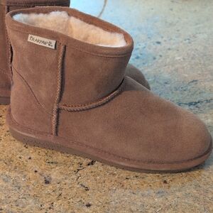Bearpaw Tan Alyssa Short Sheepskin Boots Size 9 New With Tags / No Box